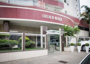 Apartamento no Bairro Canto em Florianópolis com 3 Dormitórios (3 suítes) e 249 m² - 1283