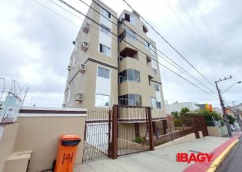 Apartamento no Bairro Capoeiras em Florianópolis com 2 Dormitórios (1 suíte) e 70.86 m² - 89995
