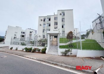 Apartamento no Bairro Carvoeira em Florianópolis com 2 Dormitórios e 69 m² - 117990