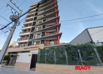 Apartamento no Bairro Carvoeira em Florianópolis com 2 Dormitórios (2 suítes) e 65.86 m² - 122753