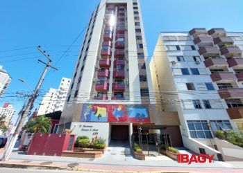 Apartamento no Bairro Centro em Florianópolis com 3 Dormitórios (1 suíte) e 119.64 m² - 116704
