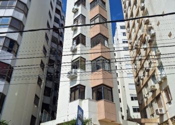 Apartamento no Bairro Centro em Florianópolis com 3 Dormitórios (1 suíte) e 116.19 m² - 120767