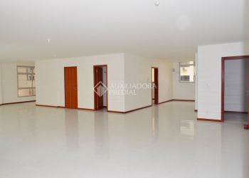 Apartamento no Bairro Centro em Florianópolis com 4 Dormitórios (2 suítes) - 350100