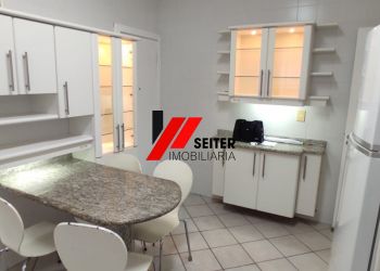 Apartamento no Bairro Centro em Florianópolis com 3 Dormitórios e 136 m² - AP01866L