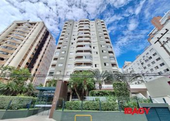 Apartamento no Bairro Centro em Florianópolis com 3 Dormitórios (1 suíte) e 104.51 m² - 123289