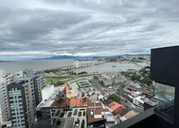 Apartamento no Bairro Centro em Florianópolis com 2 Dormitórios (1 suíte) - 472085