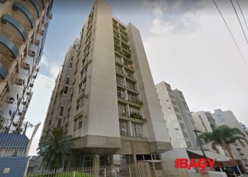 Apartamento no Bairro Centro em Florianópolis com 2 Dormitórios (1 suíte) e 75 m² - 123471