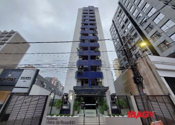 Apartamento no Bairro Centro em Florianópolis com 2 Dormitórios (2 suítes) e 77 m² - 123464