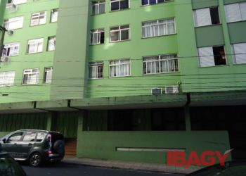 Apartamento no Bairro Centro em Florianópolis com 3 Dormitórios (1 suíte) e 104.74 m² - 94940