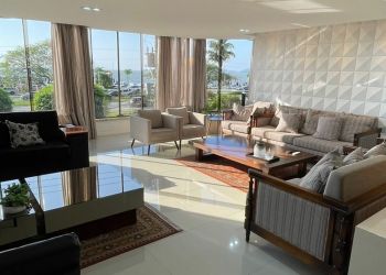 Apartamento no Bairro Centro em Florianópolis com 4 Dormitórios (2 suítes) - 704776
