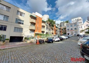 Apartamento no Bairro Centro em Florianópolis com 3 Dormitórios (1 suíte) e 178.38 m² - 112556
