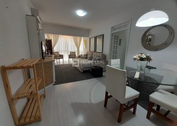 Apartamento no Bairro Coqueiros em Florianópolis com 3 Dormitórios (1 suíte) e 100 m² - 20069