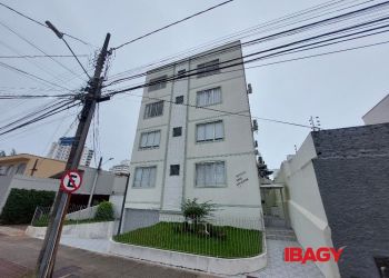 Apartamento no Bairro Estreito em Florianópolis com 3 Dormitórios (1 suíte) e 86.46 m² - 123647