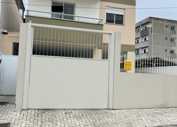 Apartamento no Bairro Ingleses em Florianópolis com 2 Dormitórios (1 suíte) e 85 m² - 398