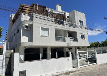 Apartamento no Bairro Ingleses em Florianópolis com 3 Dormitórios (1 suíte) - 17889