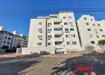 Apartamento no Bairro Itaguaçú em Florianópolis com 3 Dormitórios (1 suíte) e 110 m² - 100276