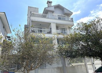 Apartamento no Bairro Jurerê em Florianópolis com 4 Dormitórios (2 suítes) - 17399