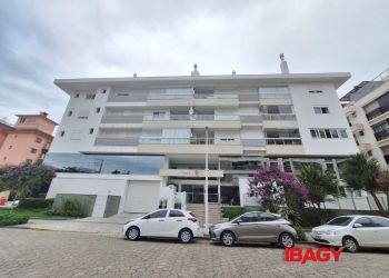 Apartamento no Bairro Jurerê em Florianópolis com 2 Dormitórios (1 suíte) - 123737
