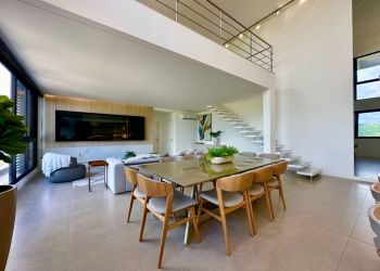 Apartamento no Bairro Jurerê Internacional em Florianópolis com 4 Dormitórios (4 suítes) e 206 m² - AD0013
