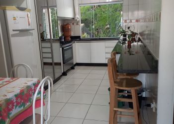 Apartamento no Bairro Rio Vermelho em Florianópolis com 3 Dormitórios (1 suíte) e 90 m² - 1203