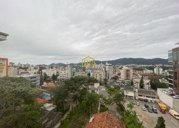 Apartamento no Bairro Trindade em Florianópolis com 3 Dormitórios (1 suíte) - CA34