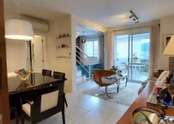 Apartamento no Bairro Trindade em Florianópolis com 4 Dormitórios (3 suítes) - 455615