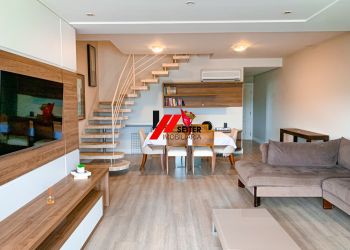 Apartamento no Bairro Trindade em Florianópolis com 4 Dormitórios (2 suítes) e 250 m² - AP02701V