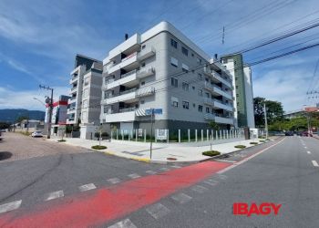 Apartamento no Bairro Trindade em Florianópolis com 2 Dormitórios (1 suíte) e 74 m² - 123285