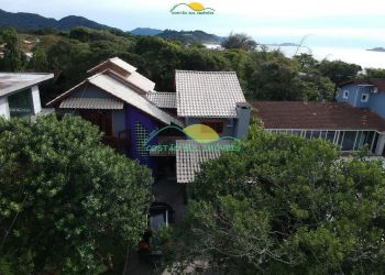 Casa no Bairro Armação do Pântano do Sul em Florianópolis com 4 Dormitórios (1 suíte) e 210 m² - CA0070_COSTAO