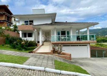 Casa no Bairro Cacupé em Florianópolis com 4 Dormitórios (1 suíte) - 377936
