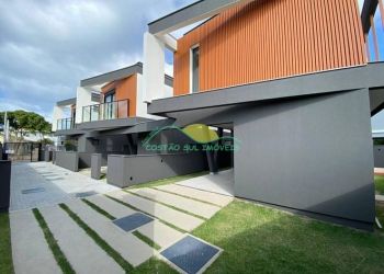 Casa no Bairro Campeche em Florianópolis com 3 Dormitórios (1 suíte) e 185.59 m² - CA0038_COSTAO