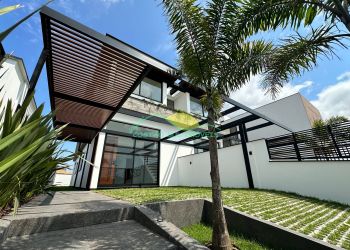 Casa no Bairro Campeche em Florianópolis com 3 Dormitórios (3 suítes) e 163.94 m² - CA0110_COSTAO