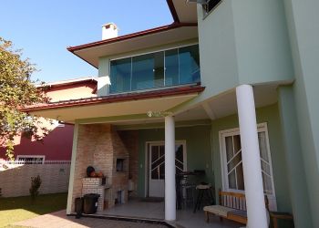 Casa no Bairro Campeche em Florianópolis com 5 Dormitórios (1 suíte) e 245 m² - 433997