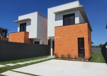 Casa no Bairro Campeche em Florianópolis com 4 Dormitórios (3 suítes) - 384587