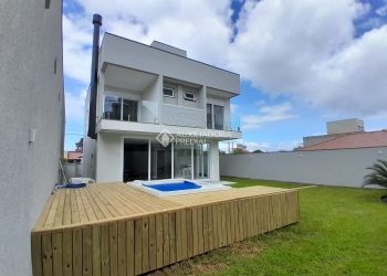 Casa no Bairro Campeche em Florianópolis com 3 Dormitórios (3 suítes) - 452141