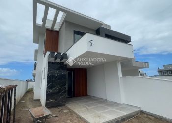 Casa no Bairro Campeche em Florianópolis com 3 Dormitórios (3 suítes) - 431647