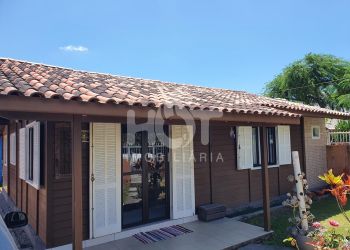 Casa no Bairro Campeche em Florianópolis com 2 Dormitórios (1 suíte) e 360 m² - 428284