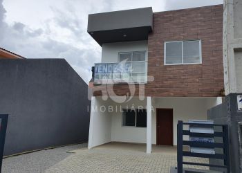 Casa no Bairro Campeche em Florianópolis com 1 Dormitórios (3 suítes) e 150 m² - 428265