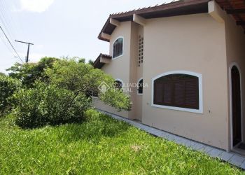 Casa no Bairro Campeche em Florianópolis com 3 Dormitórios (3 suítes) - 463650