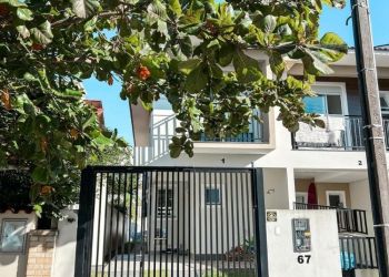 Casa no Bairro Campeche em Florianópolis com 3 Dormitórios (1 suíte) e 133.64 m² - 123304