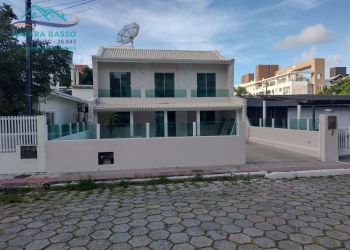 Casa no Bairro Canasvieiras em Florianópolis com 3 Dormitórios (2 suítes) e 120 m² - CA0782