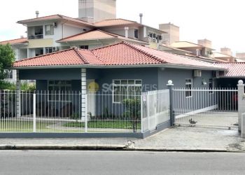 Casa no Bairro Canasvieiras em Florianópolis com 4 Dormitórios (1 suíte) - 15724