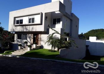 Casa no Bairro Canasvieiras em Florianópolis com 4 Dormitórios (3 suítes) e 370 m² - CA0124