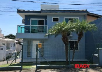 Casa no Bairro Canto em Florianópolis com 3 Dormitórios e 123.26 m² - 123140