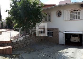 Casa no Bairro Capoeiras em Florianópolis com 4 Dormitórios (1 suíte) e 185 m² - 3354