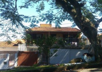 Casa no Bairro Capoeiras em Florianópolis com 6 Dormitórios (2 suítes) e 370 m² - 177