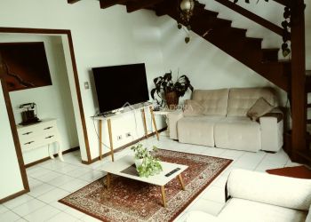 Casa no Bairro Carianos em Florianópolis com 3 Dormitórios (1 suíte) - 376751