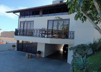 Casa no Bairro Centro em Florianópolis com 4 Dormitórios (4 suítes) - 392218