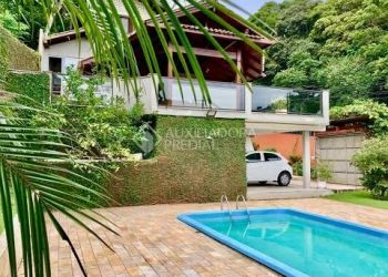 Casa no Bairro Centro em Florianópolis com 4 Dormitórios (4 suítes) - 369791