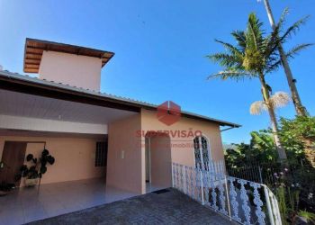 Casa no Bairro Coqueiros em Florianópolis com 4 Dormitórios (1 suíte) e 251 m² - CA0848